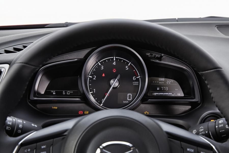 Панель приборов Mazda3 Hatchback 2016 года  (WW) (фото 28 из 37)